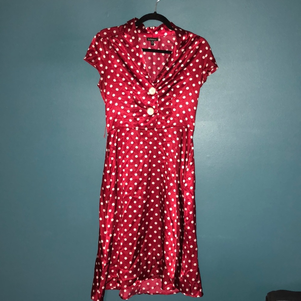 Fun 40/50s style red polka dotted dress